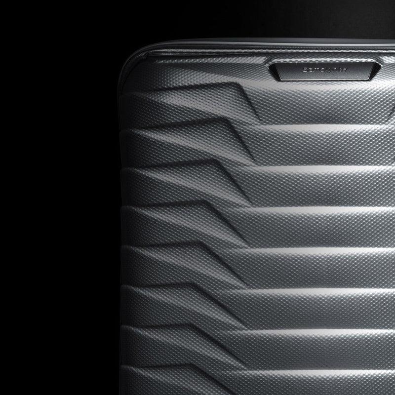 Samsonite Proxis Roxkin shell in close-up