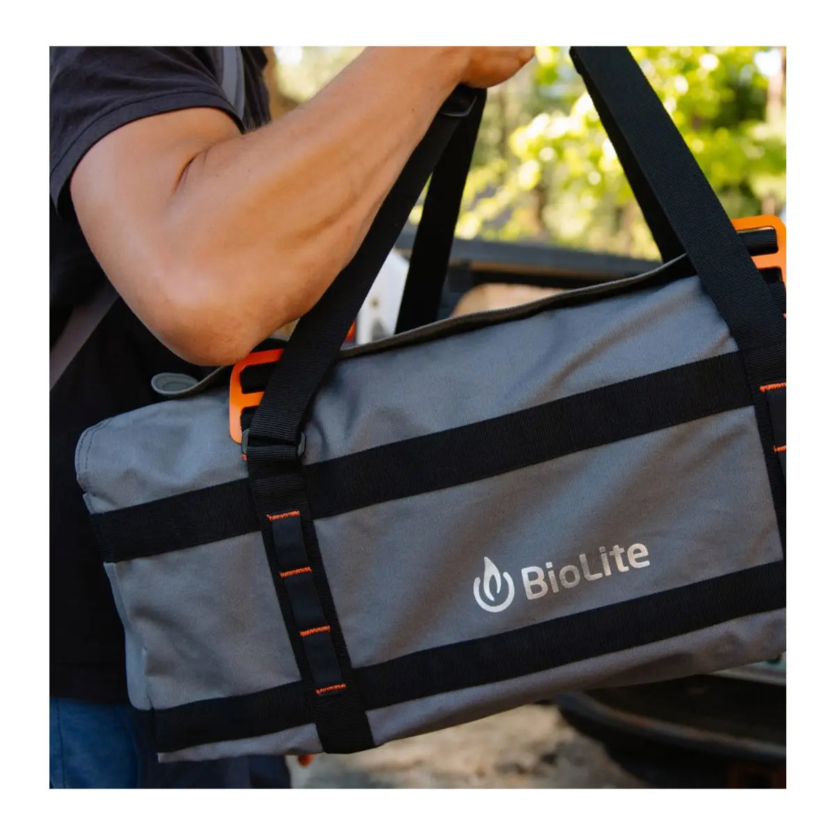 Reinforced straps with G-Hook for secure carry