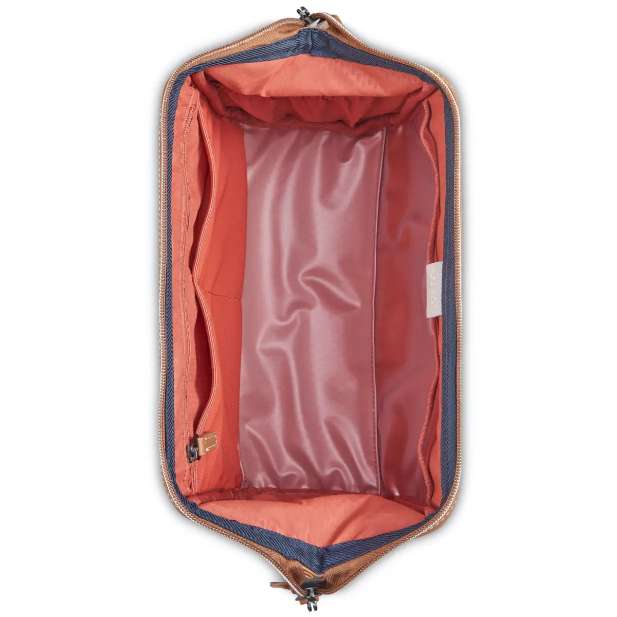 Large main opening with zip closure