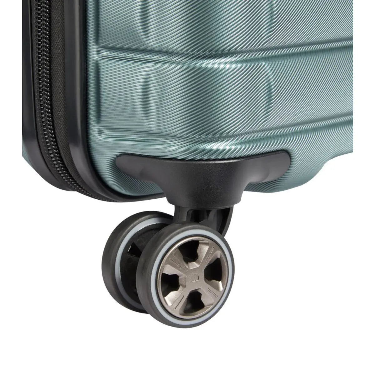 4 x multidirectional spinning wheels