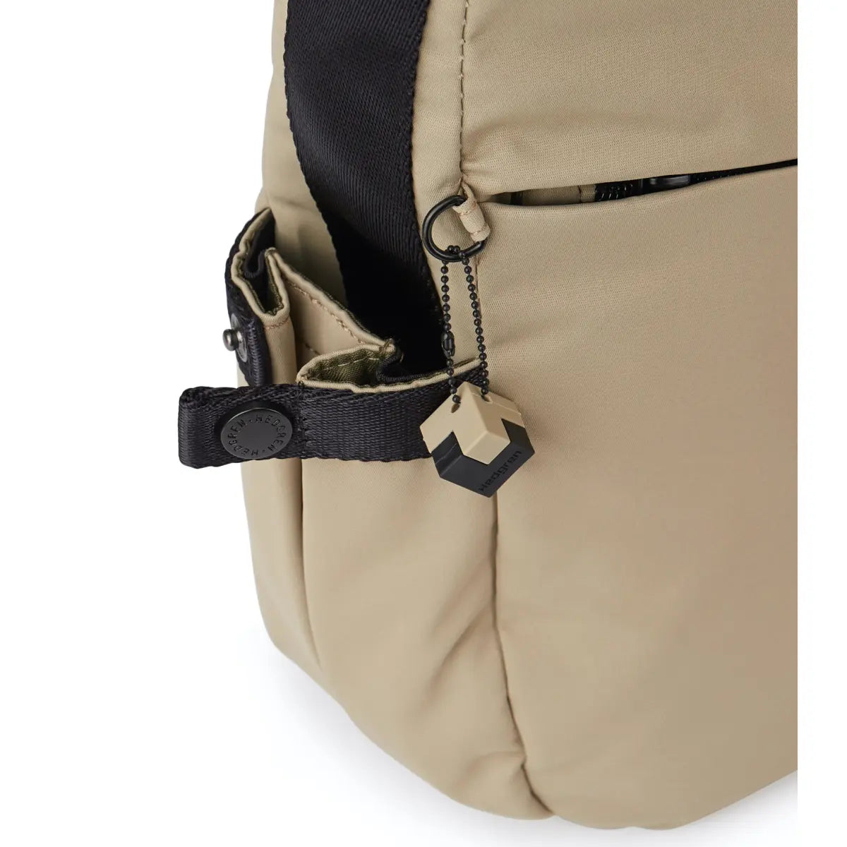 Two snap-button side pockets