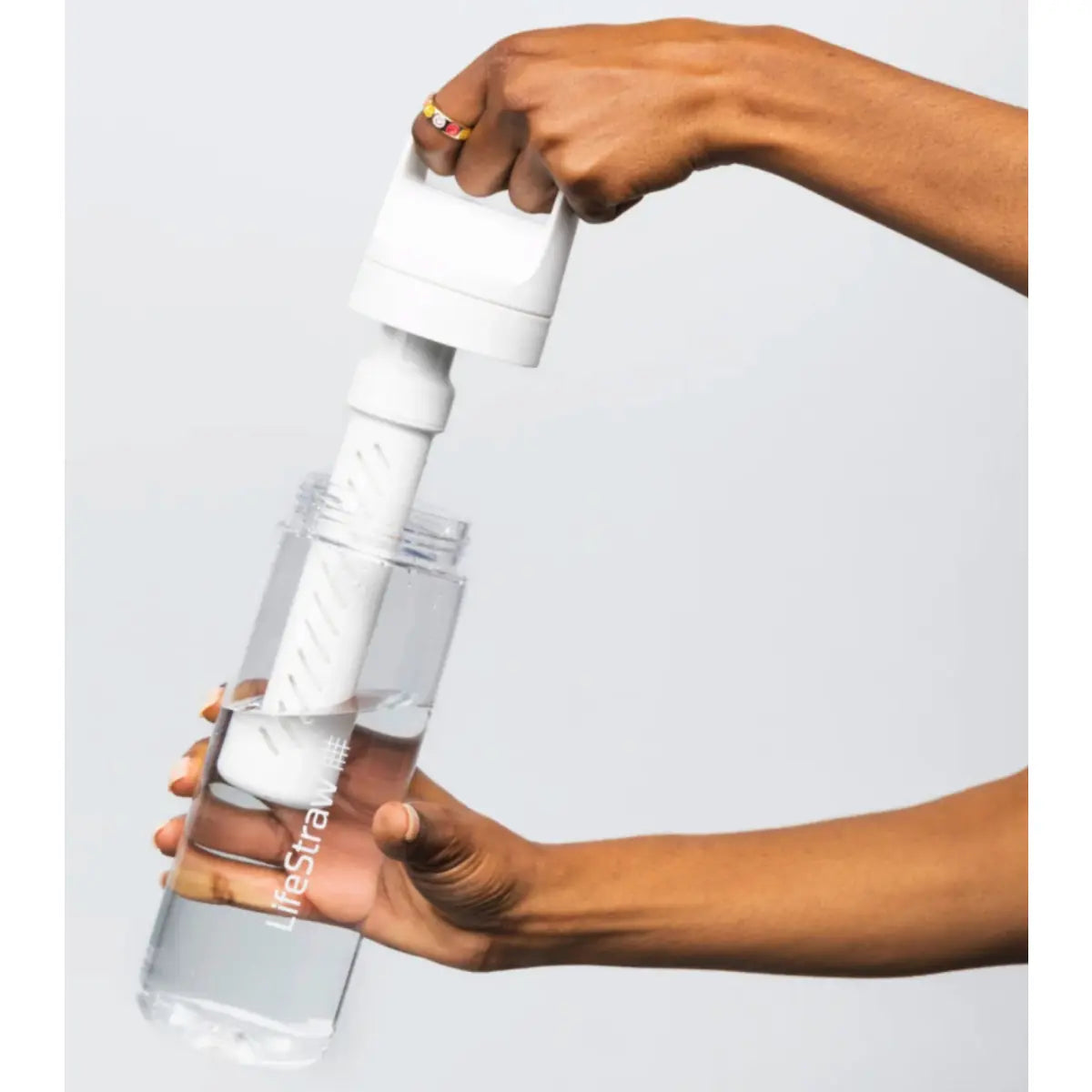 The advanced 2-stage filter improves taste and protects against bacteria, parasites, microplastics, chlorine, silt, sand, and cloudiness