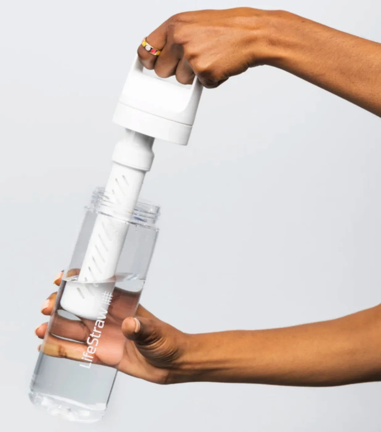 The advanced 2-stage filter improves taste and protects against bacteria, parasites, microplastics, chlorine, silt, sand, and cloudiness