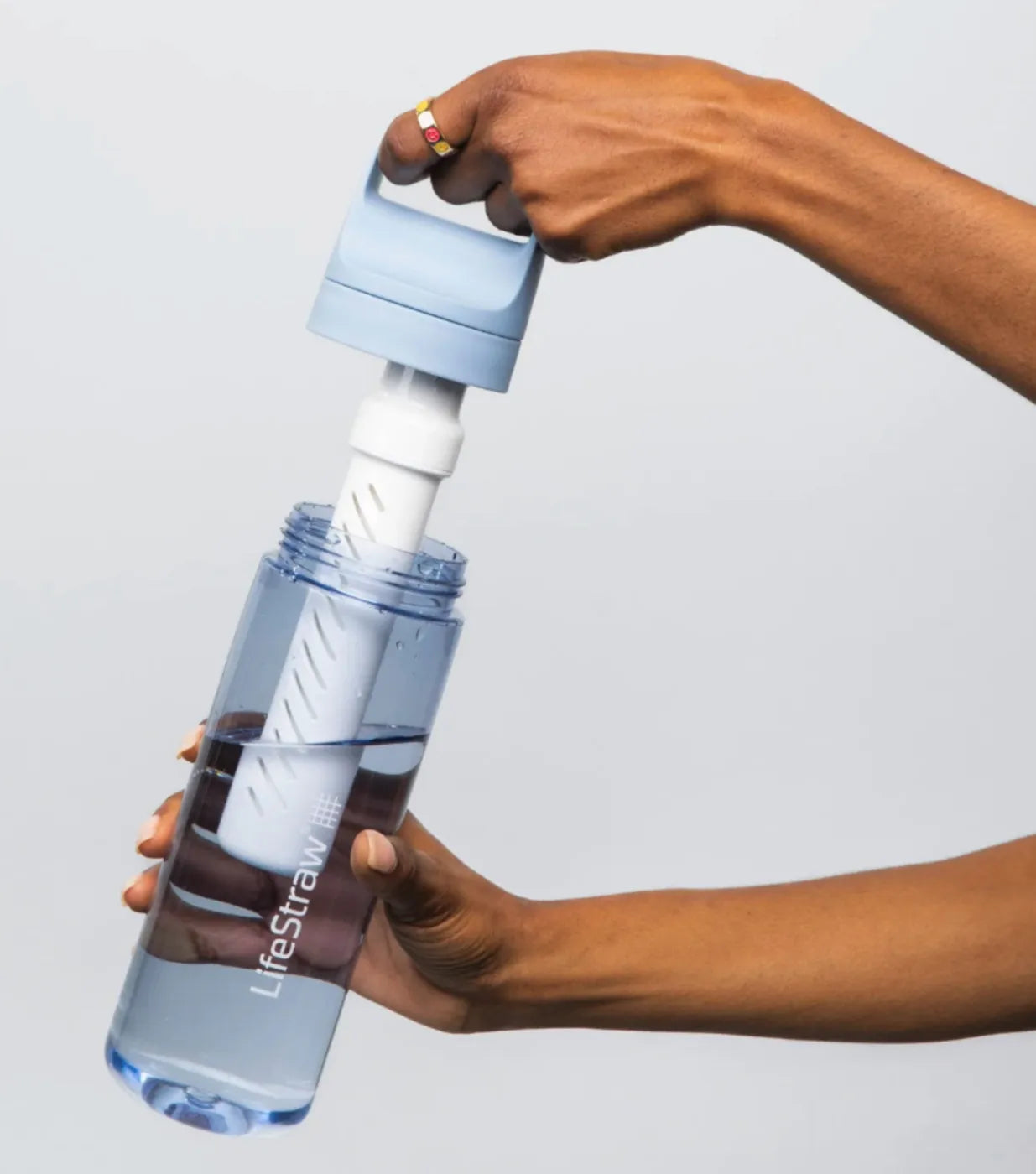 The membrane microfilter lasts up to 4,000 The membrane microfilter lasts up to 4,000 litres