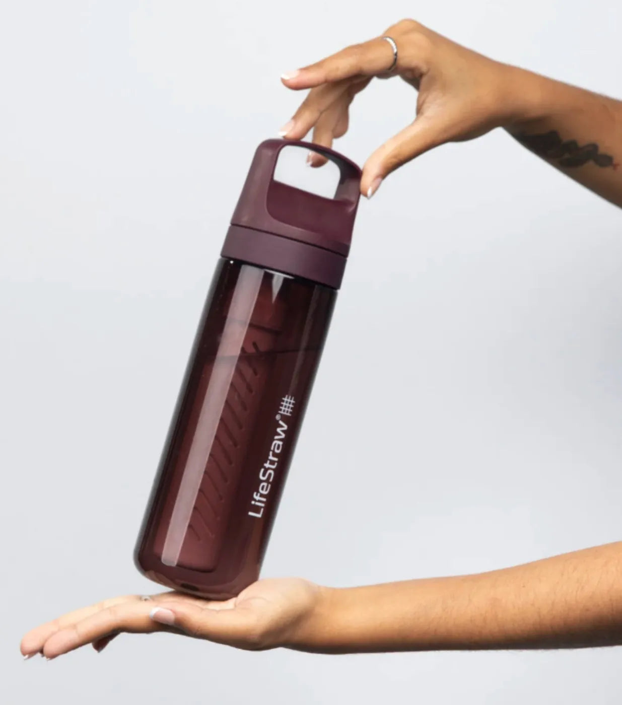 The Carbon filter reduces chlorine, odours and organic chemical matter