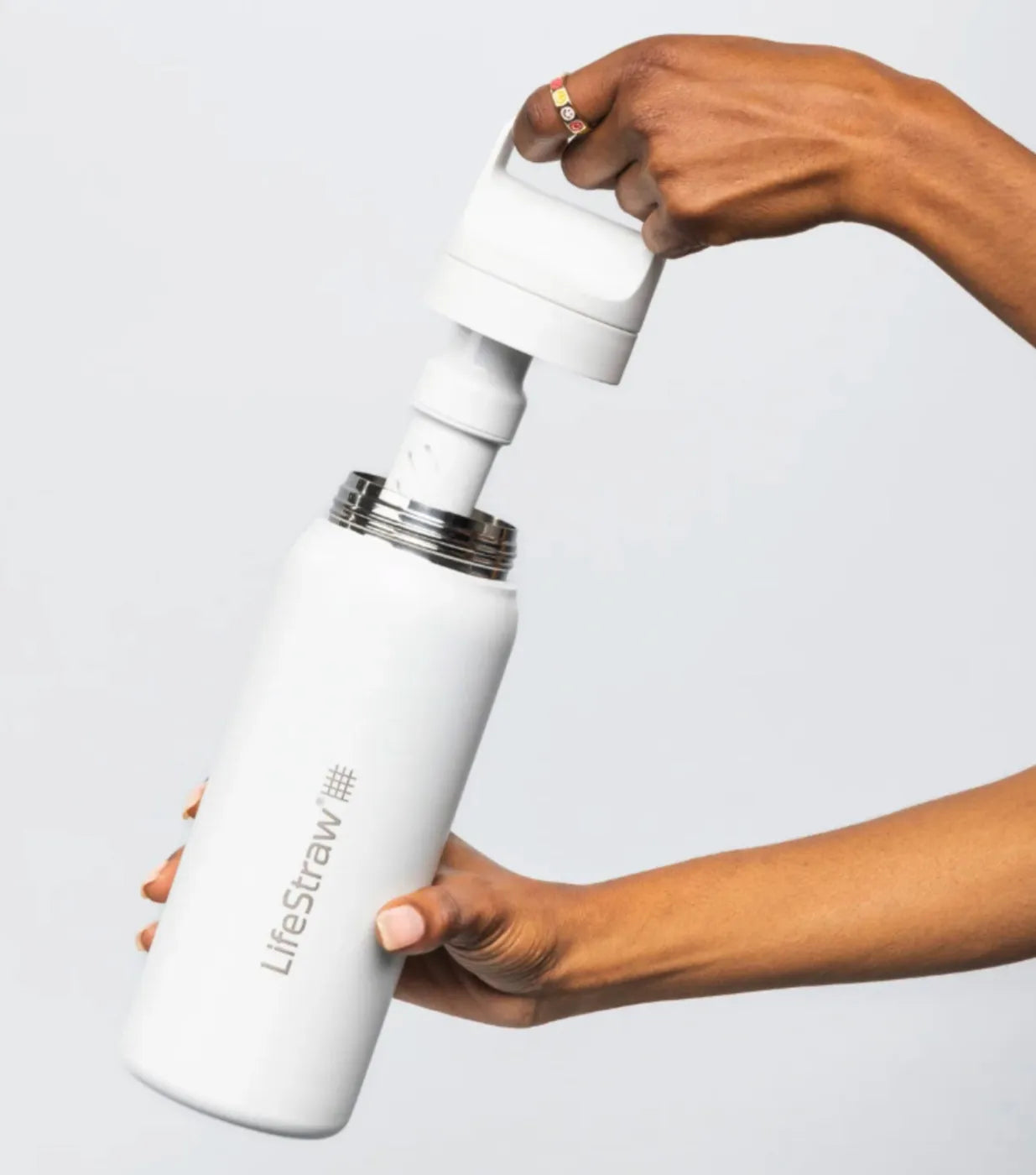 The Carbon filter reduces chlorine, odours and organic chemical matter