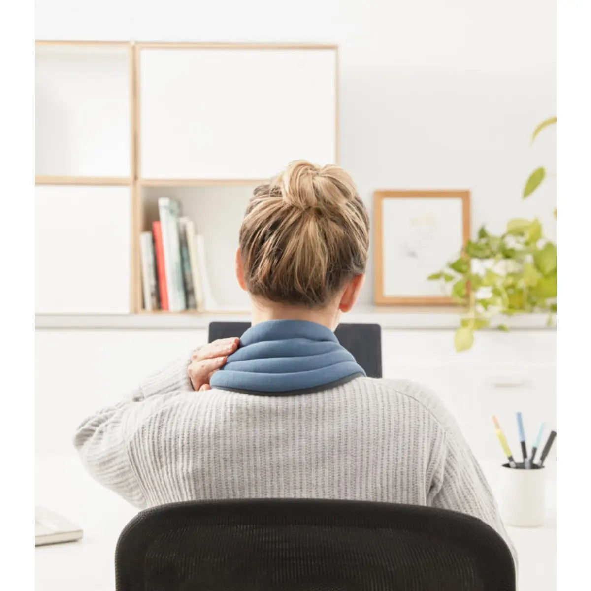 All-natural clay beads gather moisture from the air and radiate heat for long-lasting warmth and light pressure-point stimulation