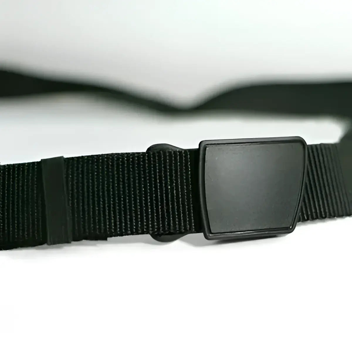 Metal-free, airport security-friendly design