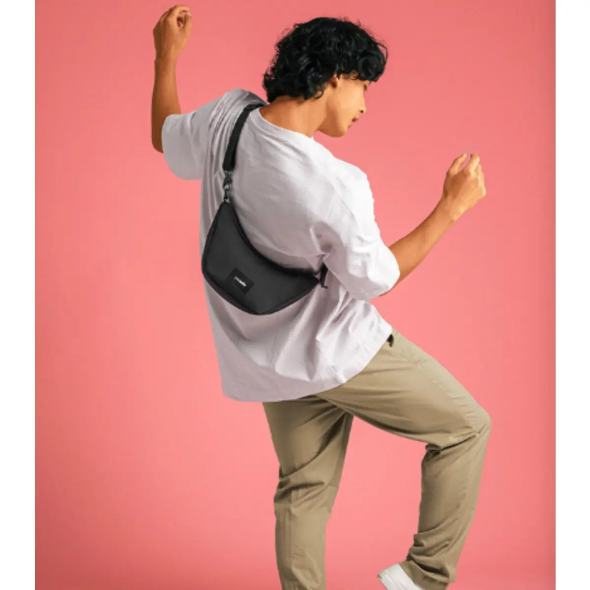 Can be worn 2 different ways, as a crossbody or sling pack