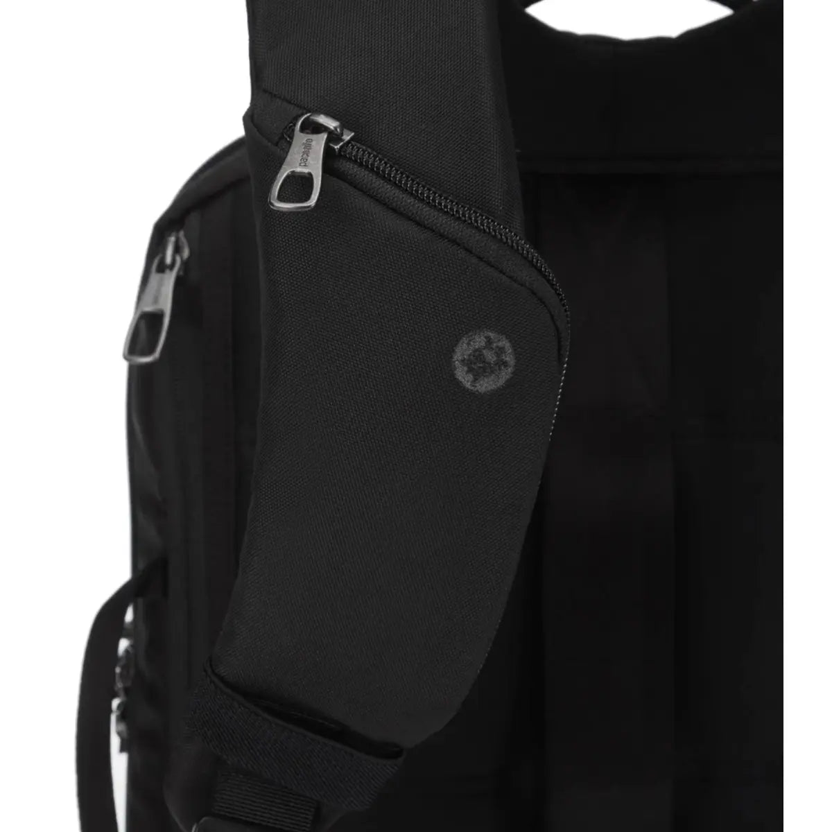 Quick access zipper pocket on the shoulder strap for AirPods and 1 card slot inside for transit card