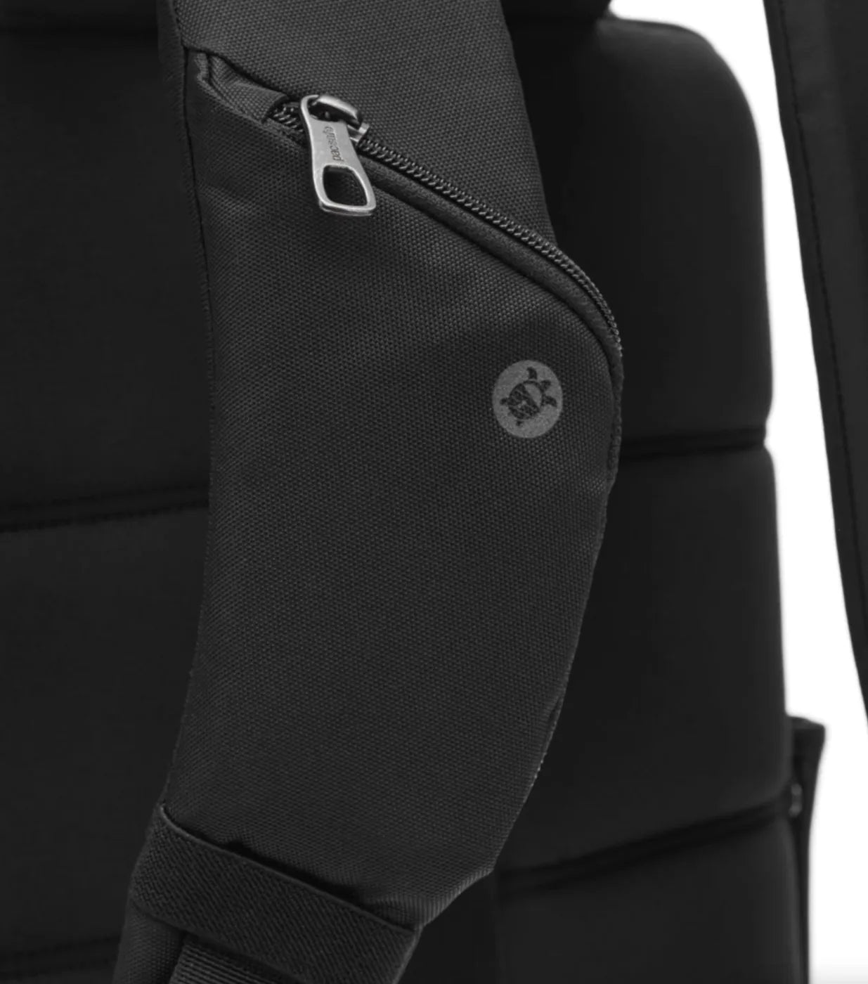 Quick access zipper pocket on the shoulder strap