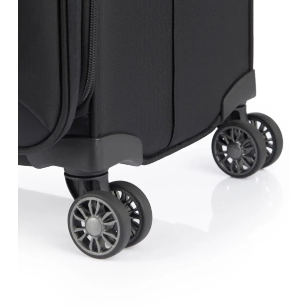 4 x multidirectional spinning wheels