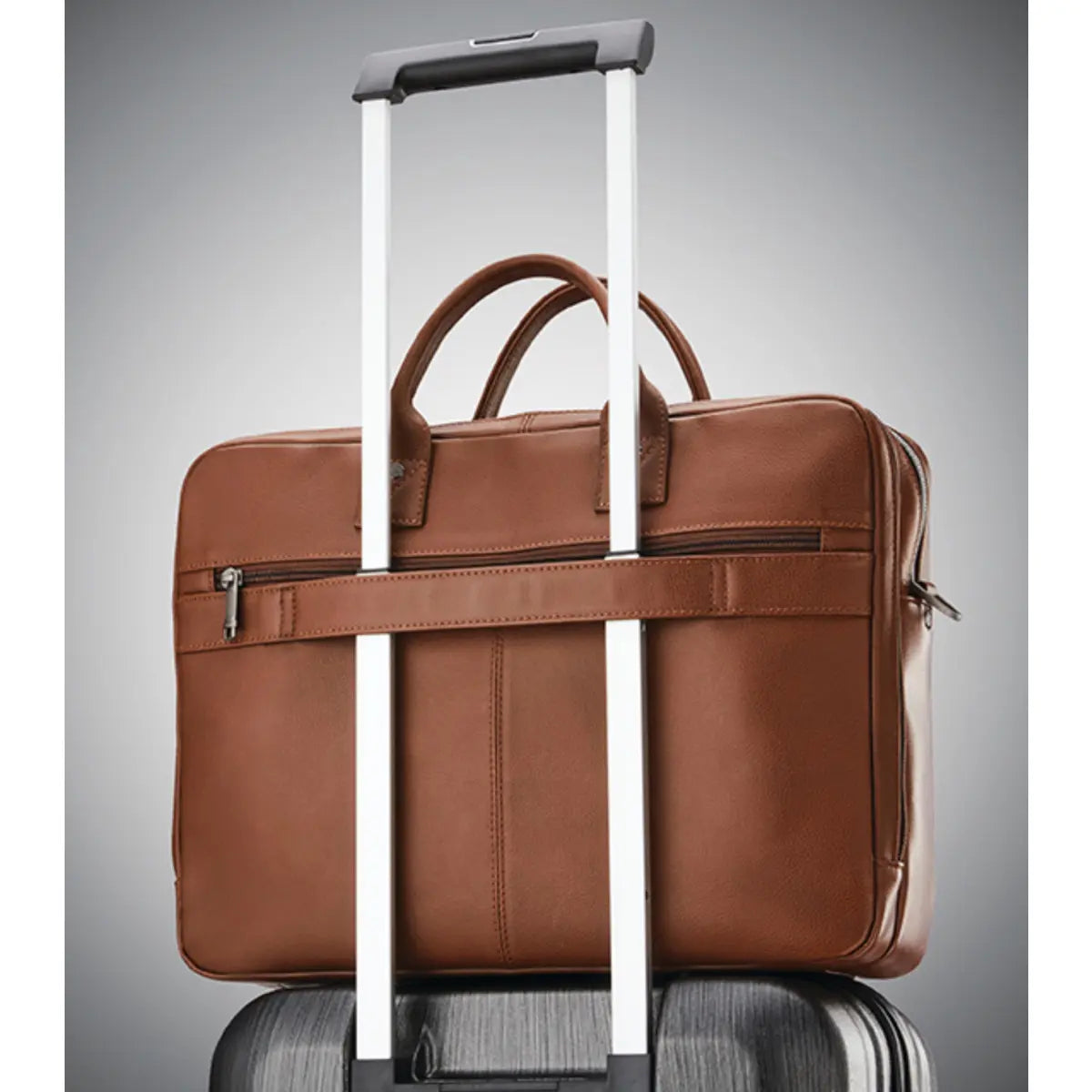 Smart Sleeve design; allows you to stabilise the bag on top of a suitcase