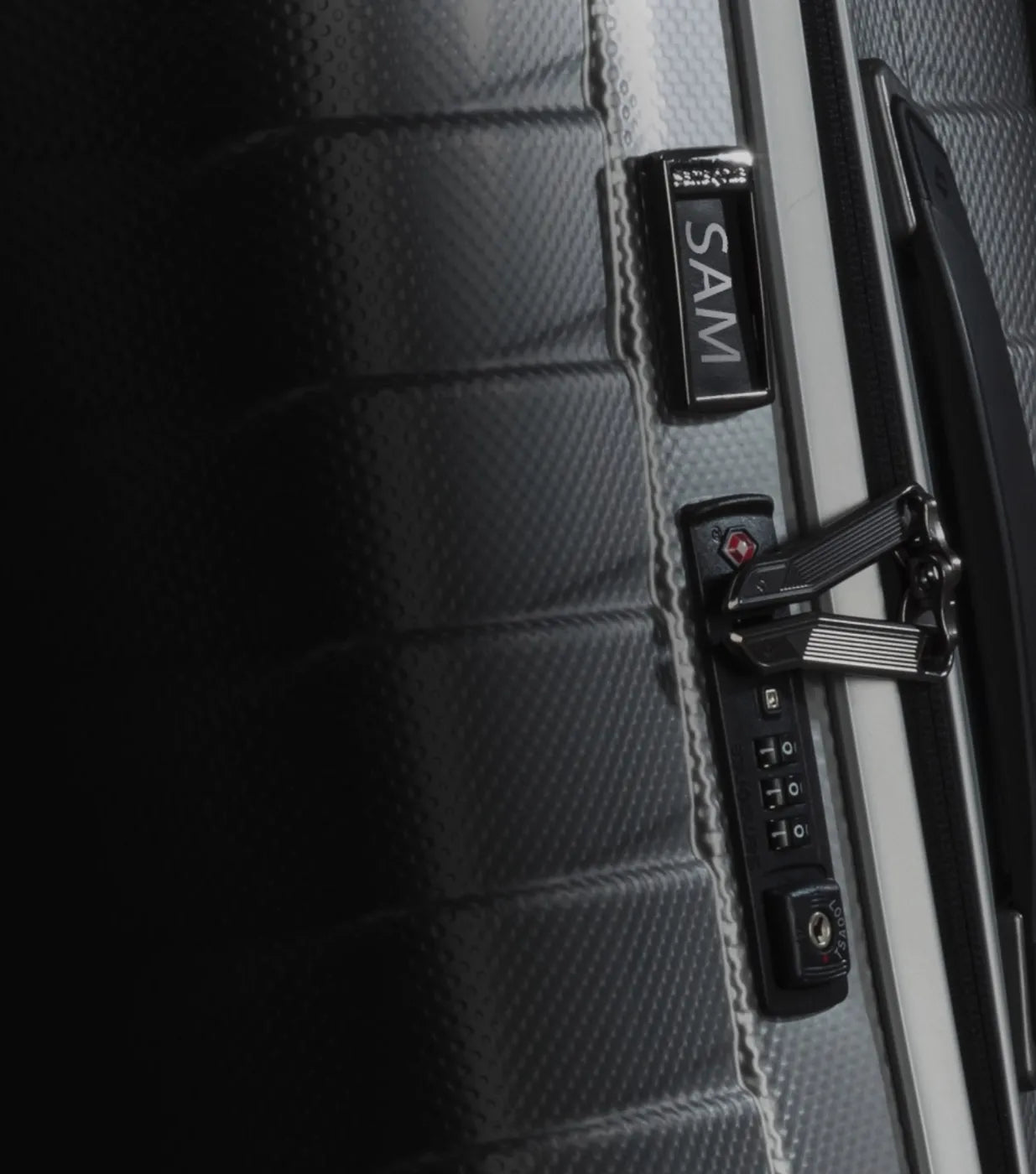 Personalisation tag - have your initials monogrammed on the integrated leather tag