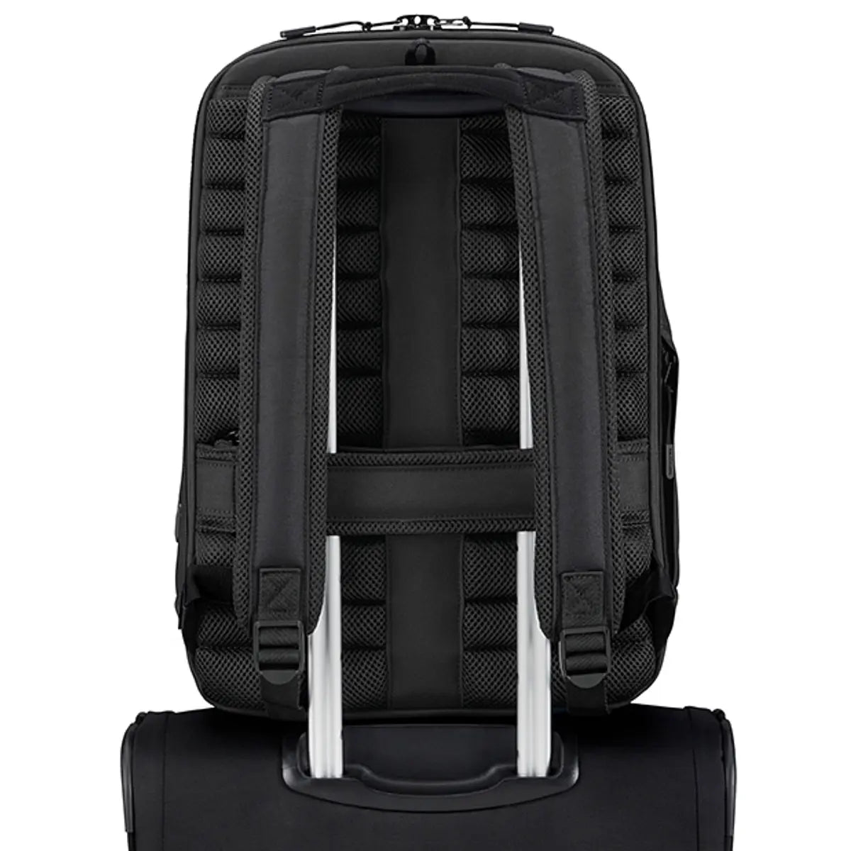 Smart Sleeve (Luggage for display purpose only)