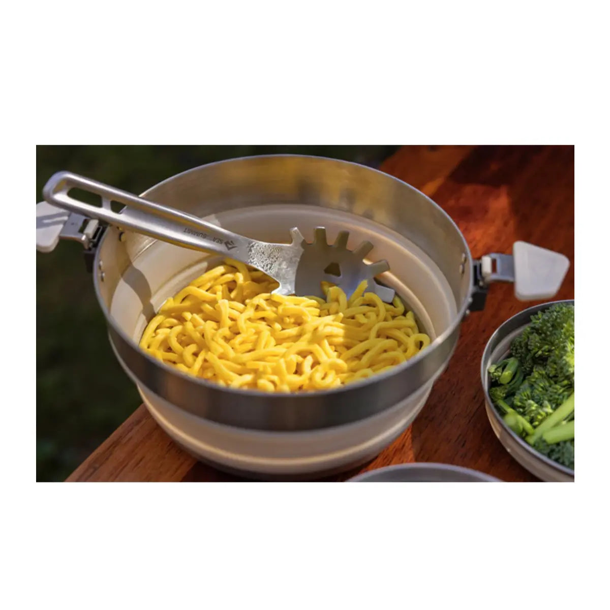 Compatible with induction stoves, radiant electric stoves and gas stoves for ultimate flexibility