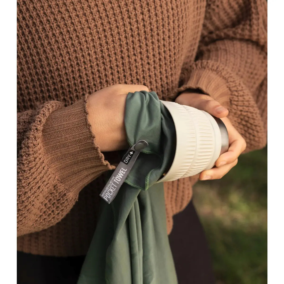 Mugs feature Cool-Grip fins moulded into the sidewalls so you can comfortably hold hot or cold beverages