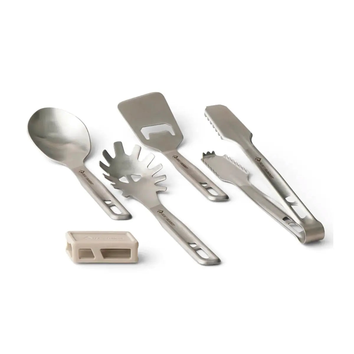 Set includes a serving spoon, slotted spoon, tongs, spatula and a magnetised silicone rubber keeper