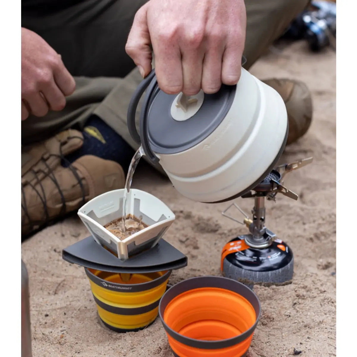 Mount base fits most mug and wide-mouth bottle rims