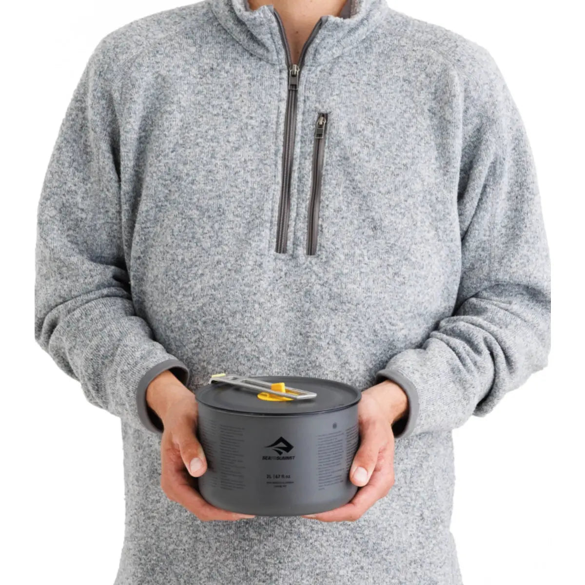 Hard-anodized aluminium alloy for excellent heat transfer and ceramic non-stick coating for easy cooking and clean-up