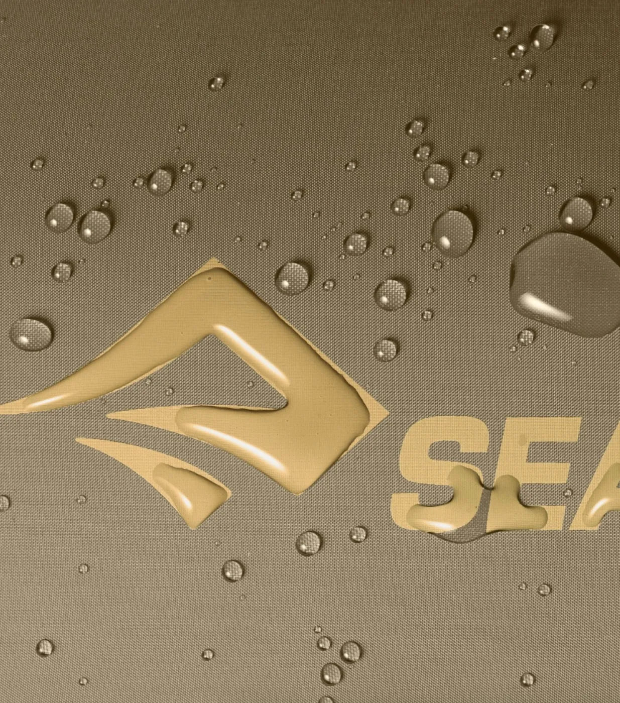 Robust, water resistant PU-coated 70D recycled nylon body fabric has a 2,000mm hydrostatic head