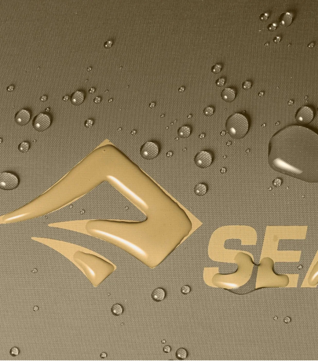 Robust, water resistant PU-coated 70D recycled nylon body fabric has a 2,000mm hydrostatic head