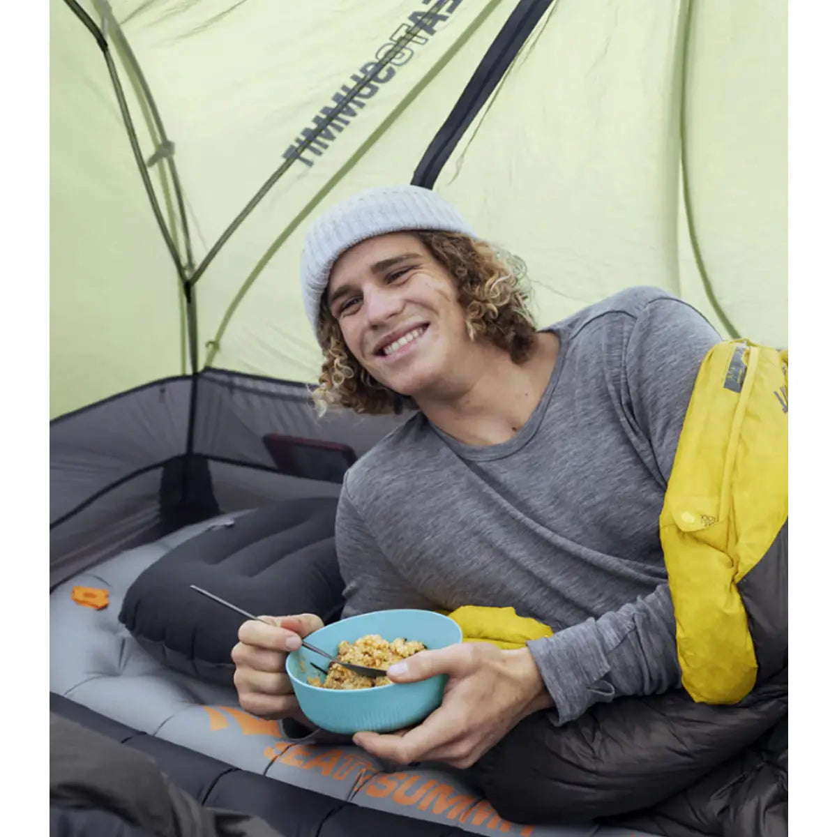 Vertical sidewalls minimize the chance of a food spill