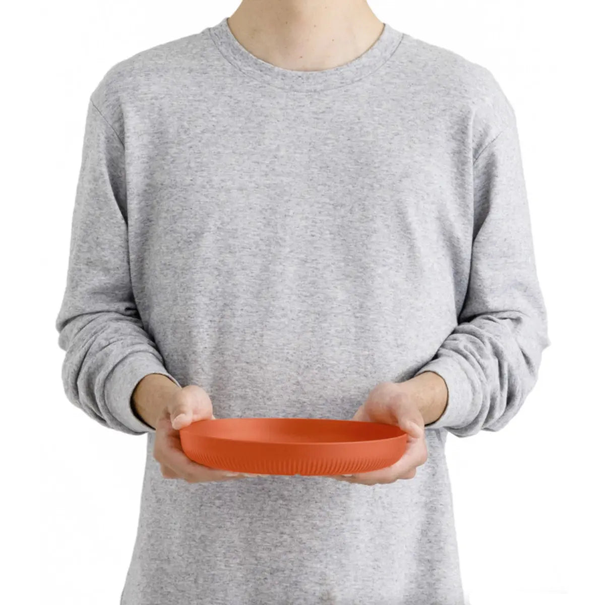 Cool-Grip sidewalls allow you to hold the plate securely, no matter how hot the contents are