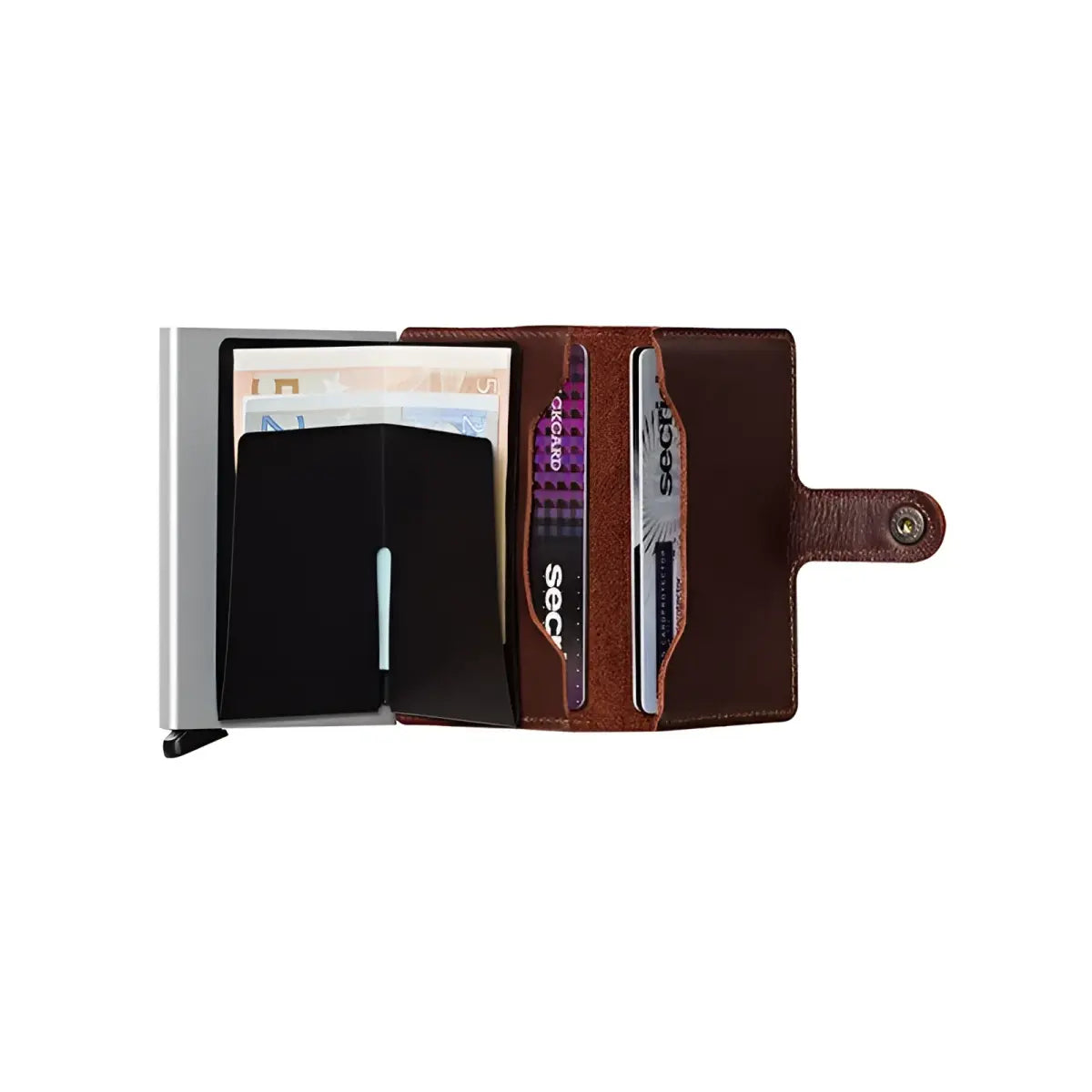 Features press stud closure