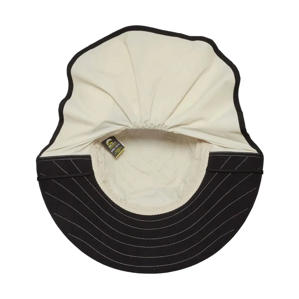 The Shade Goddess offers a significant amount of size adjust-ability due to the elastic cape and sizing system