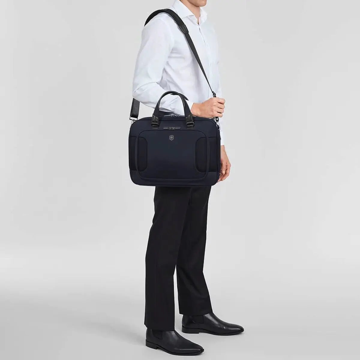 Victorinox Werks Traveller 7.0 Deluxe 15.6’’ Laptop Briefcase - Navy Blue