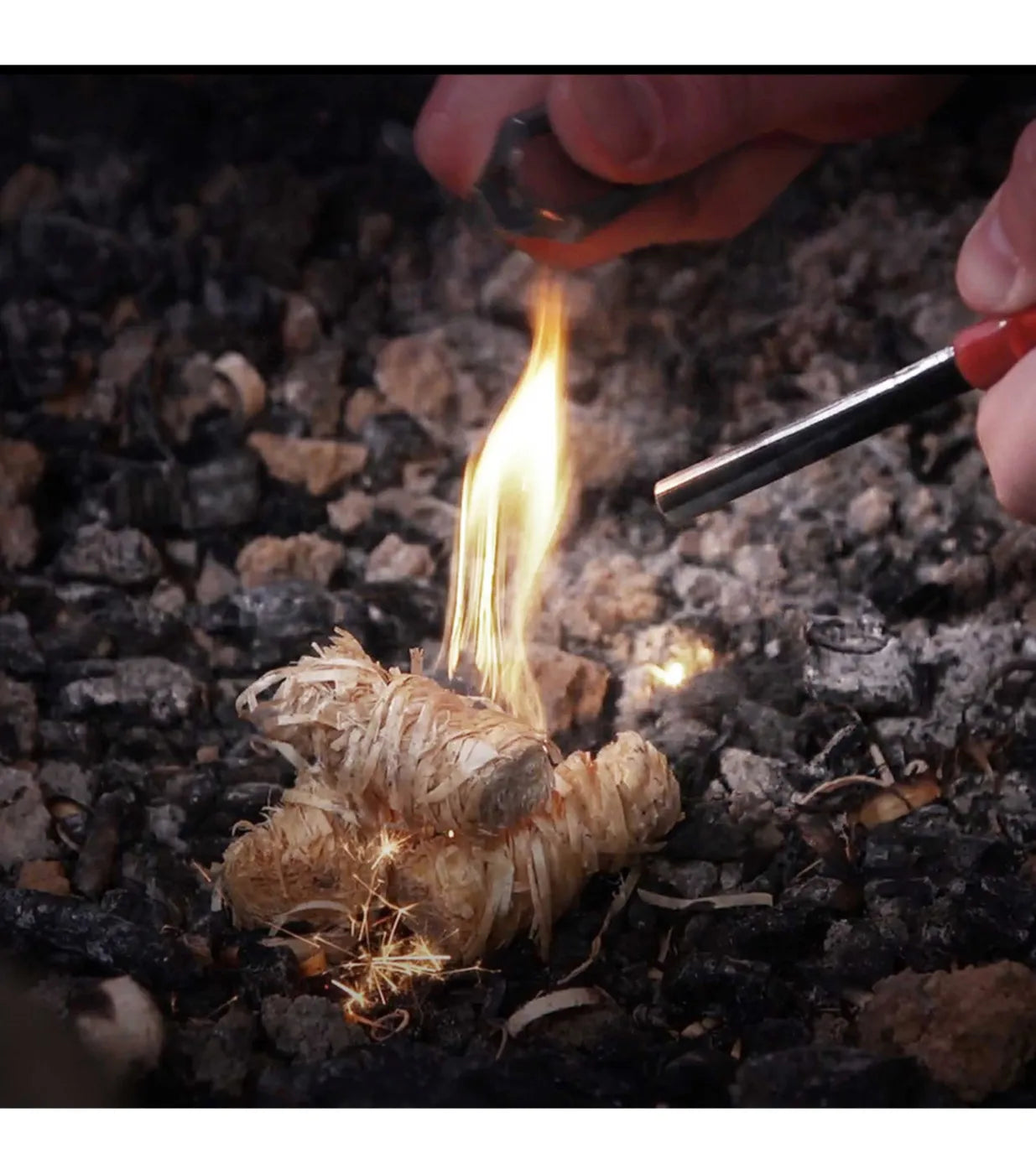 Fifteen 5 cm natural shredded pine tinder shreds; Burns up to 8 minutes each
