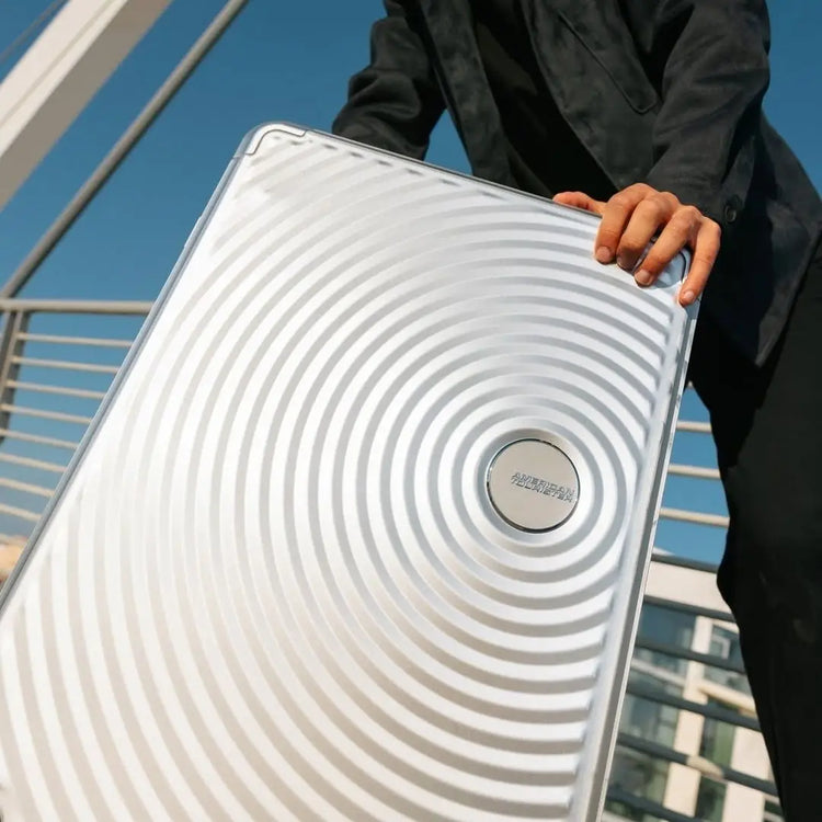 Hard Shell Suitcases at Travel Universe