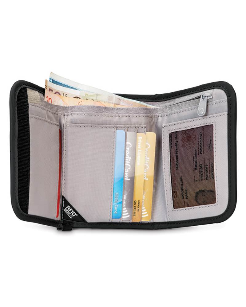 Note divider and slip pocket in zippered note slot