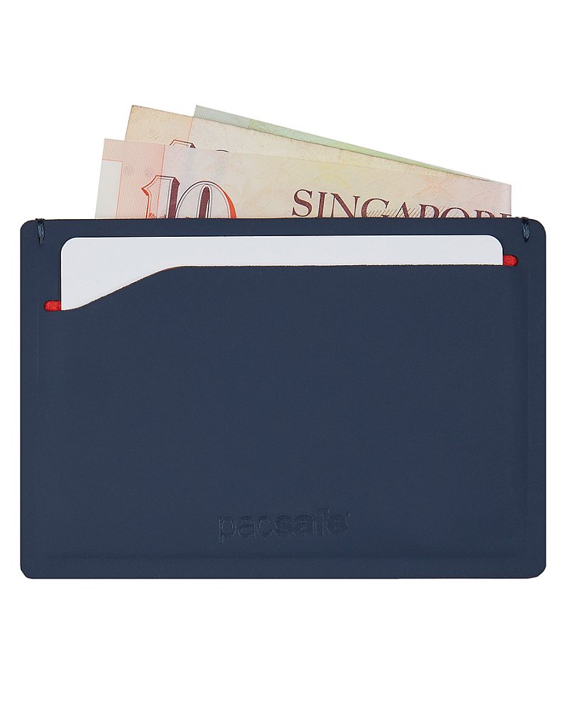 Featuring an external slot for frequently used cards (fits 4 to 5 cards) and a main pocket