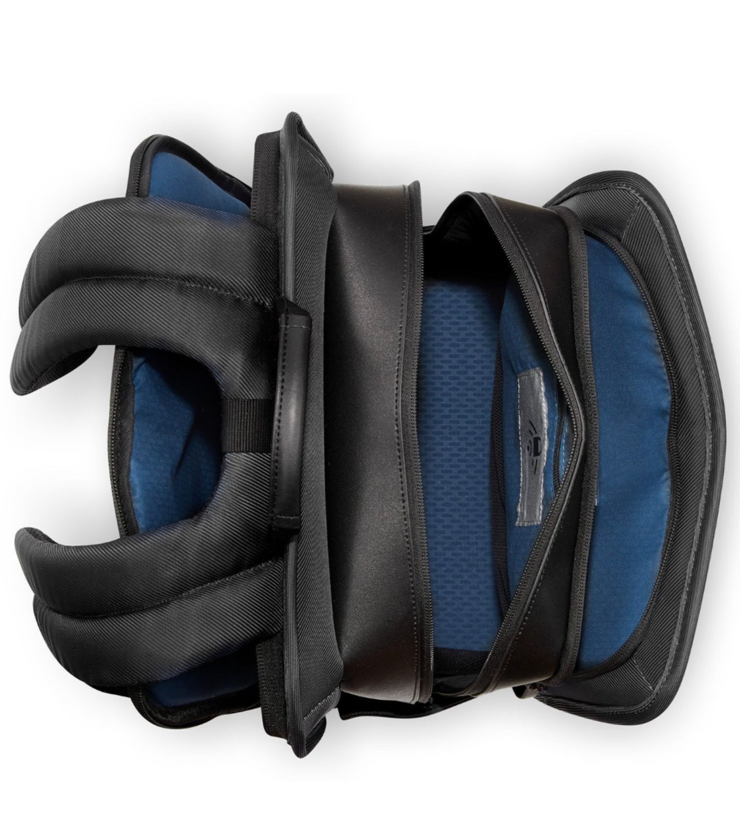 Three separate zipped compartments