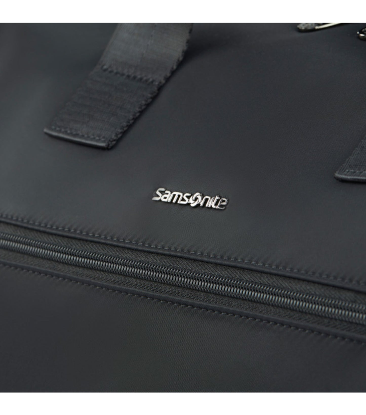 Zipped exterior front pocket