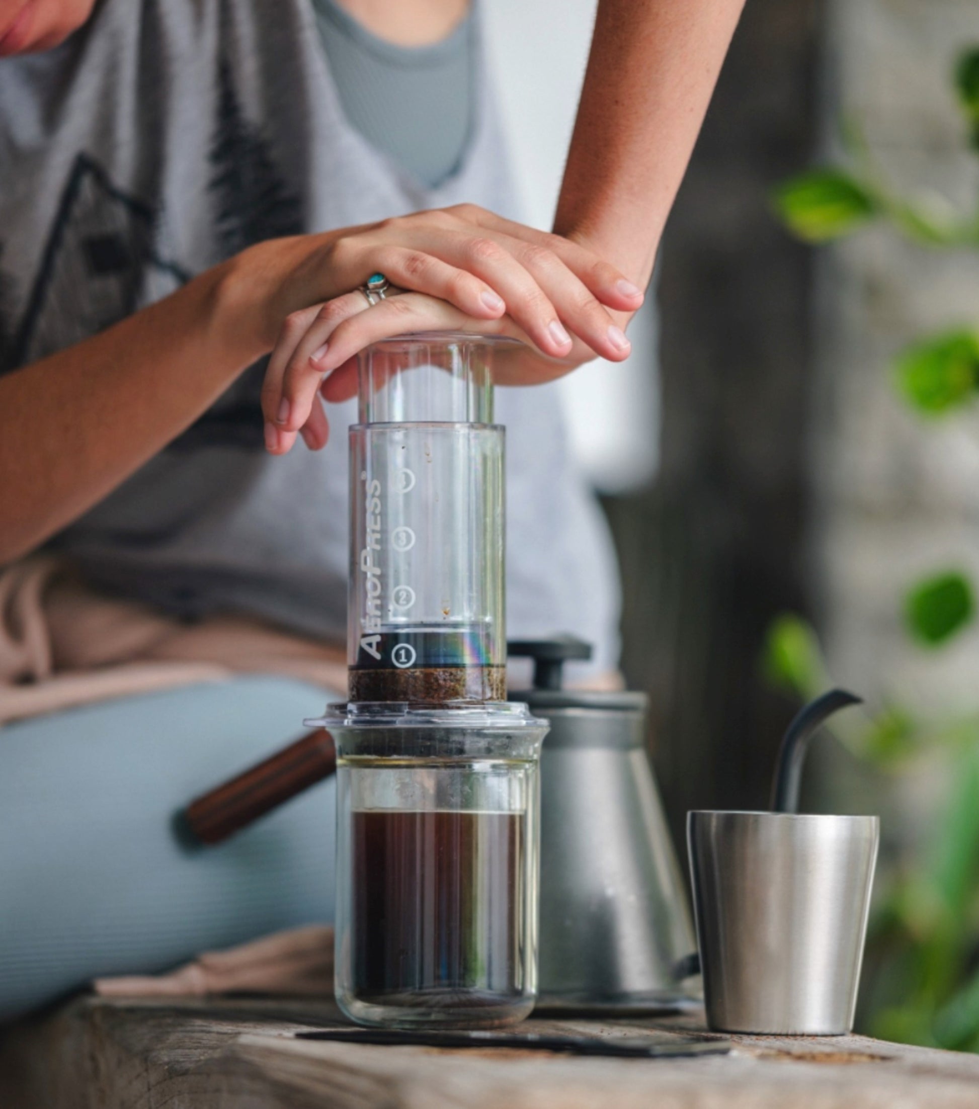 Air pressure quickly pushes the brew through the coffee bed and filter, removing grit and bitter tasting oils for an espresso-like richness