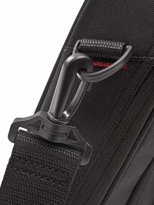 Detachable shoulder strap 