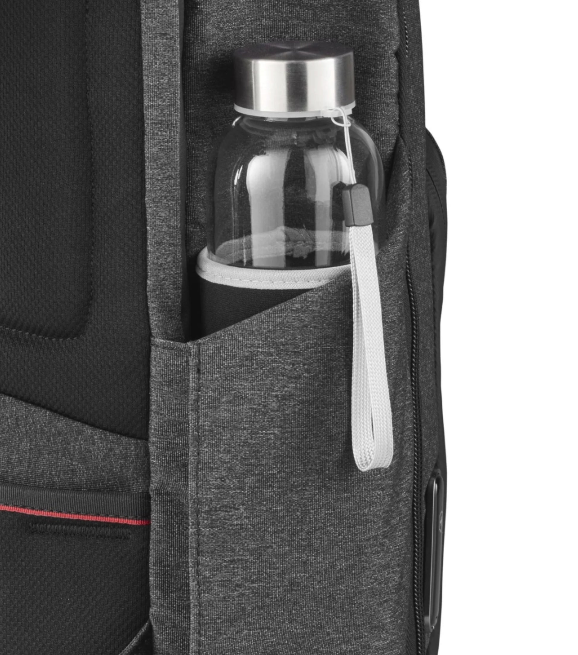 Side pockets suitable for bottles/umbrellas