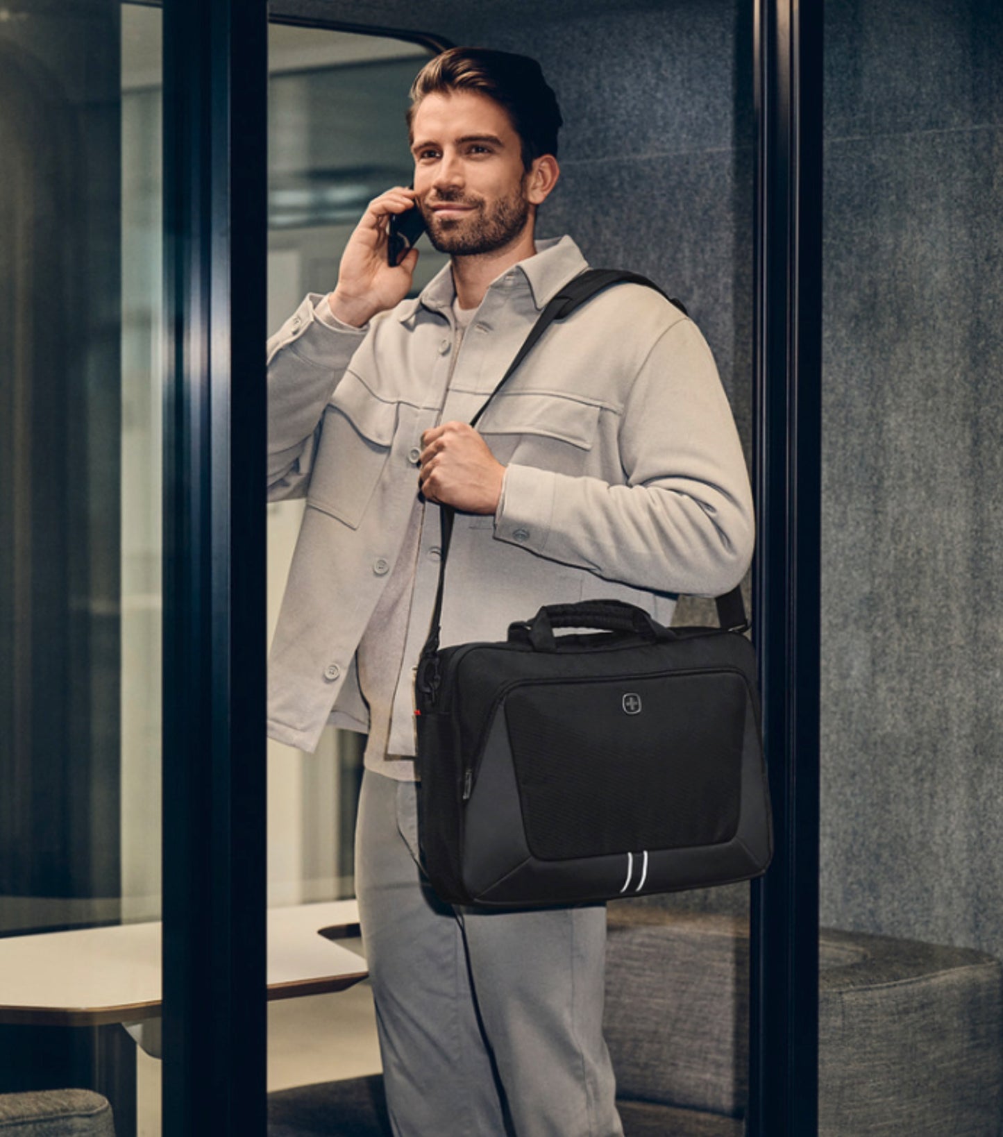 Upgrade your professional look with the XE Brief 16 and experience the perfect combination of style and functionality