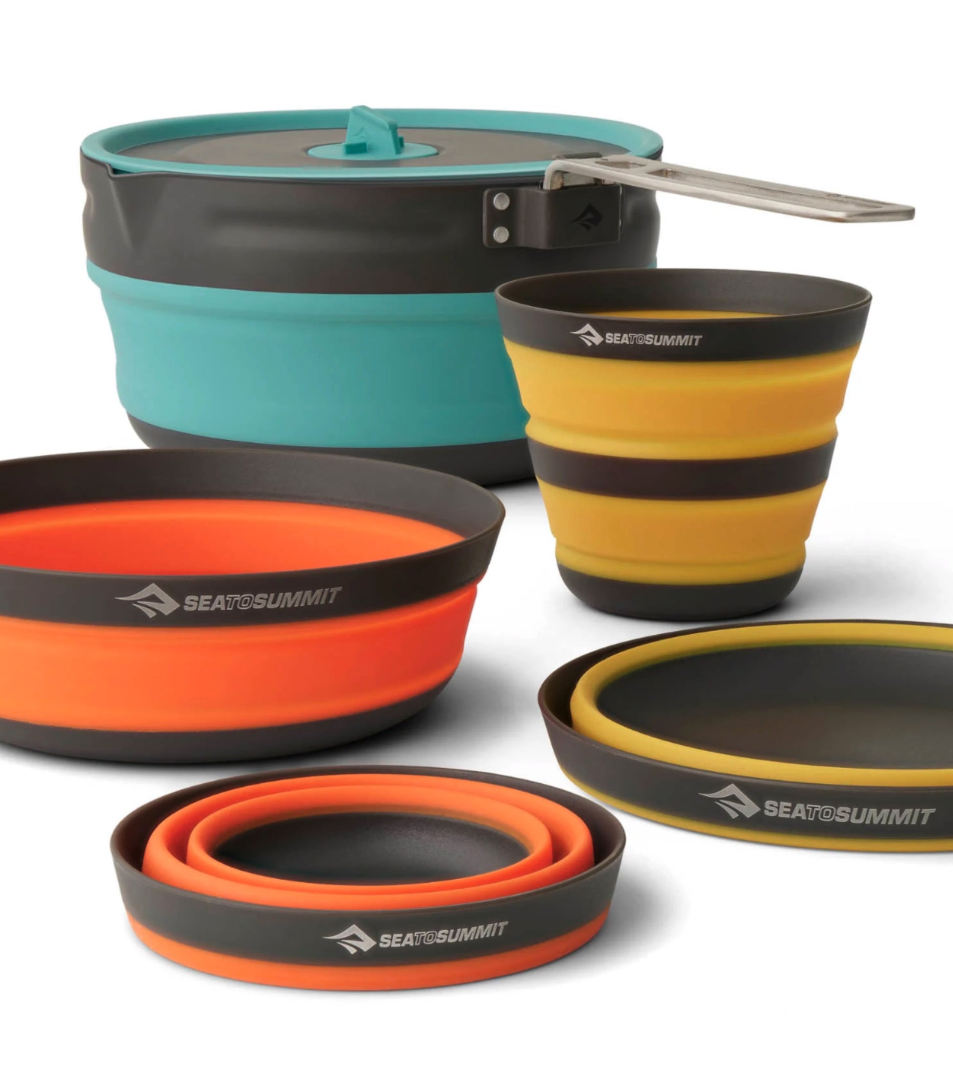 es:  Includes a collapsible 2.2L Pot, 2x collapsible medium bowls and 2x collapsible cups