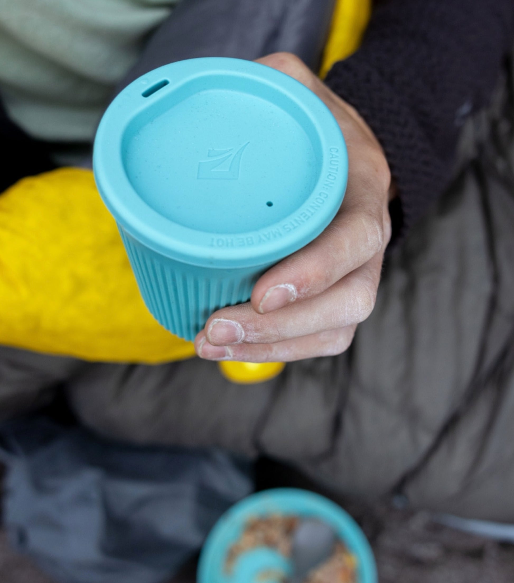 Cool-Grip sidewalls allow you to hold the bowl and cup securely, no matter how hot the contents are