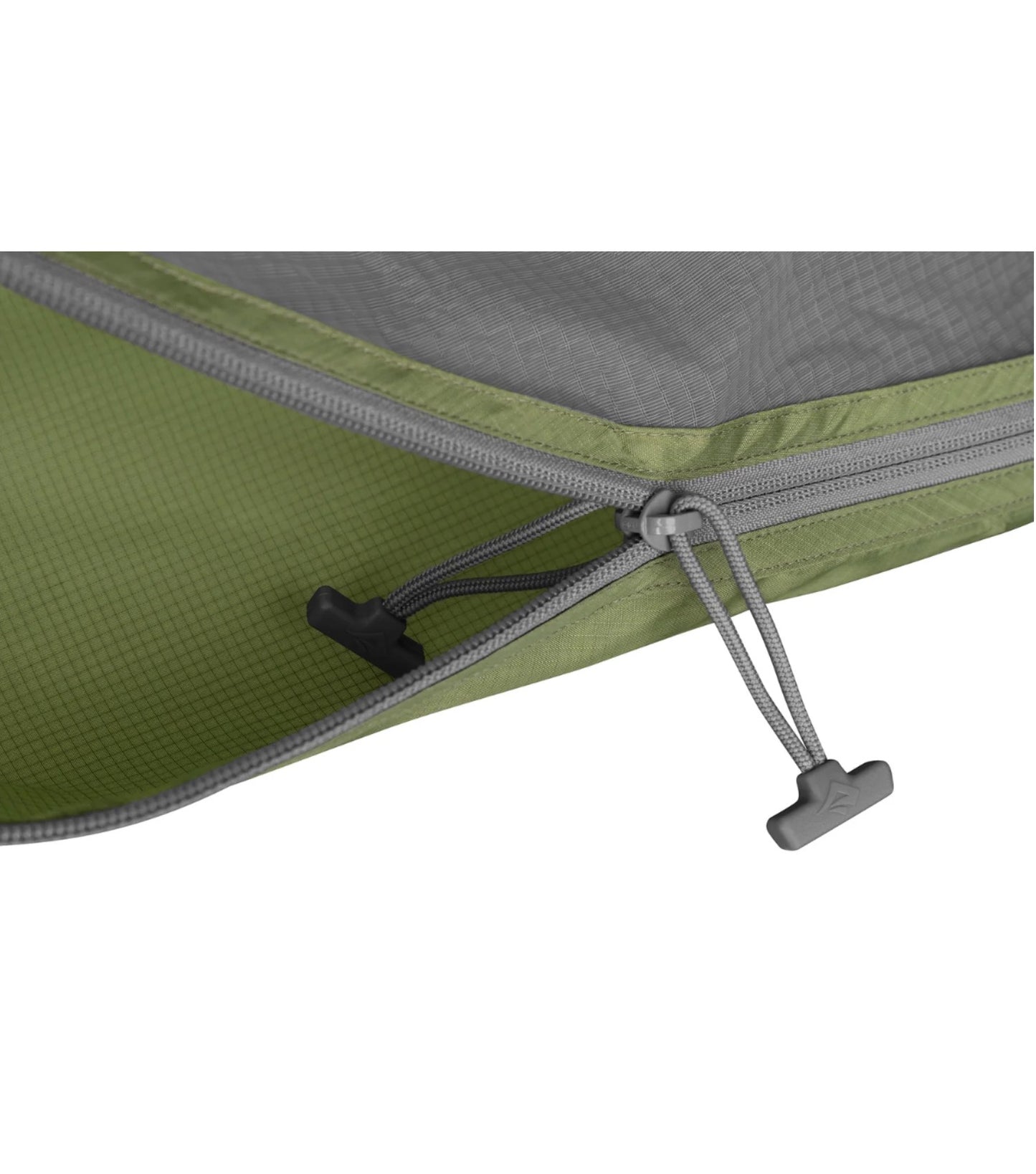 150cm zip access with two sliders and custom T-bars for ease of use.