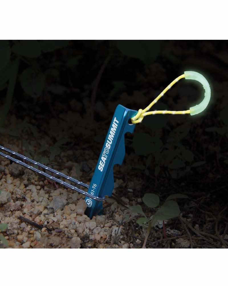 Luminescent pull loop for peg extraction; charges in sunlight, emits green glow at night