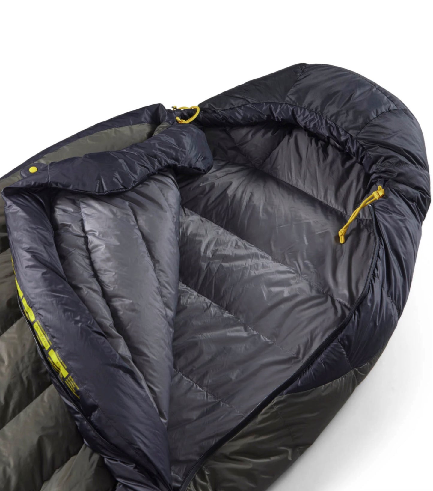 Featherweight 10D nylon shell with non-PFC DWR, and a highly breathable 10D nylon liner for enhanced comfort