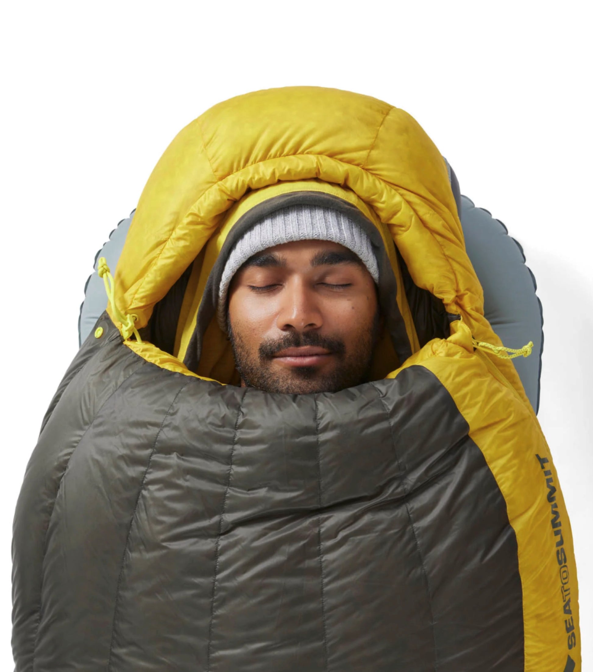 technical hood and zipper draft tube to retain warmth