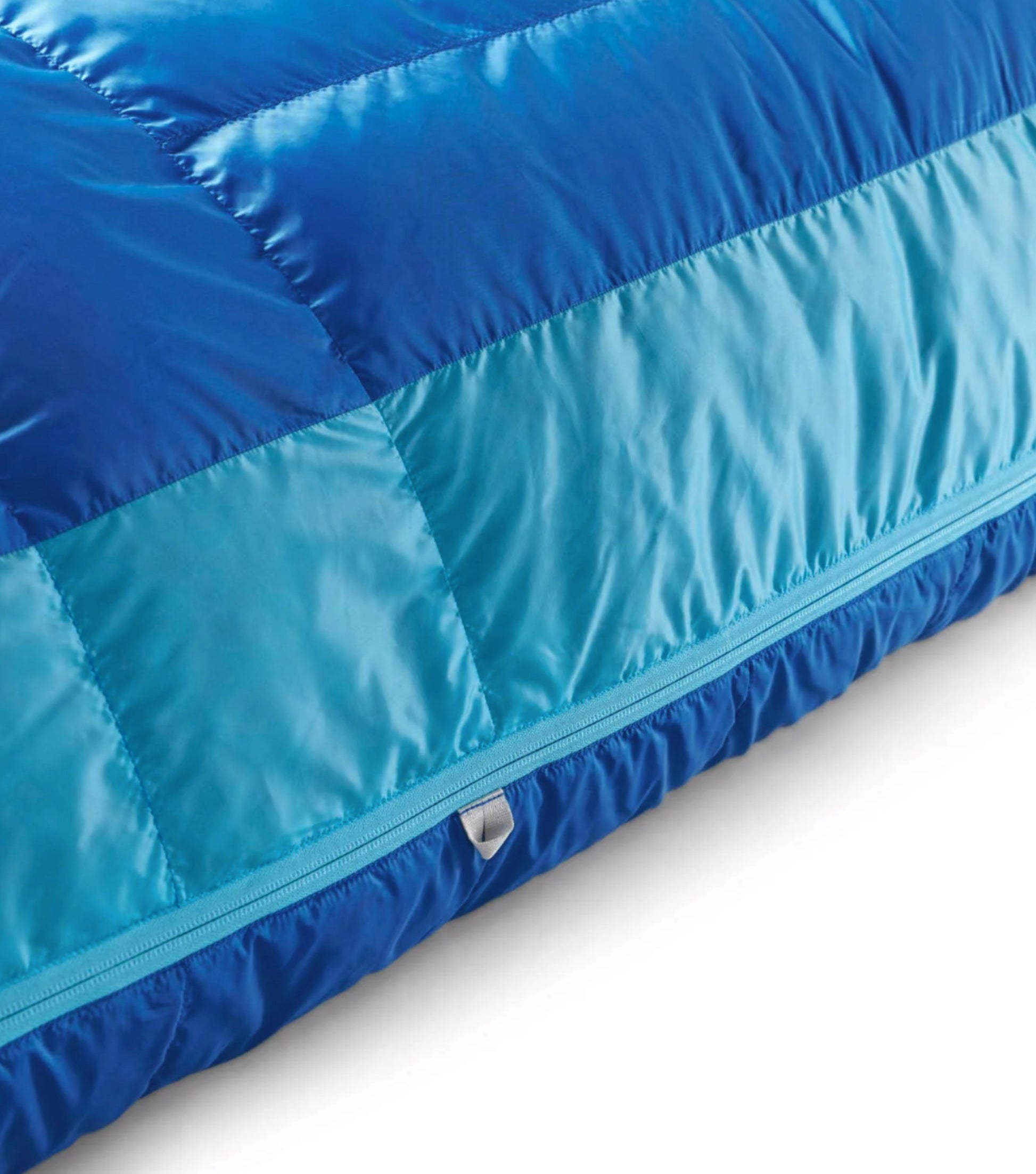 Includes a recycled 20D polyester shell with a non-PFC DWR finish blocks wind and moisture, while the polyester liner provides pure comfort