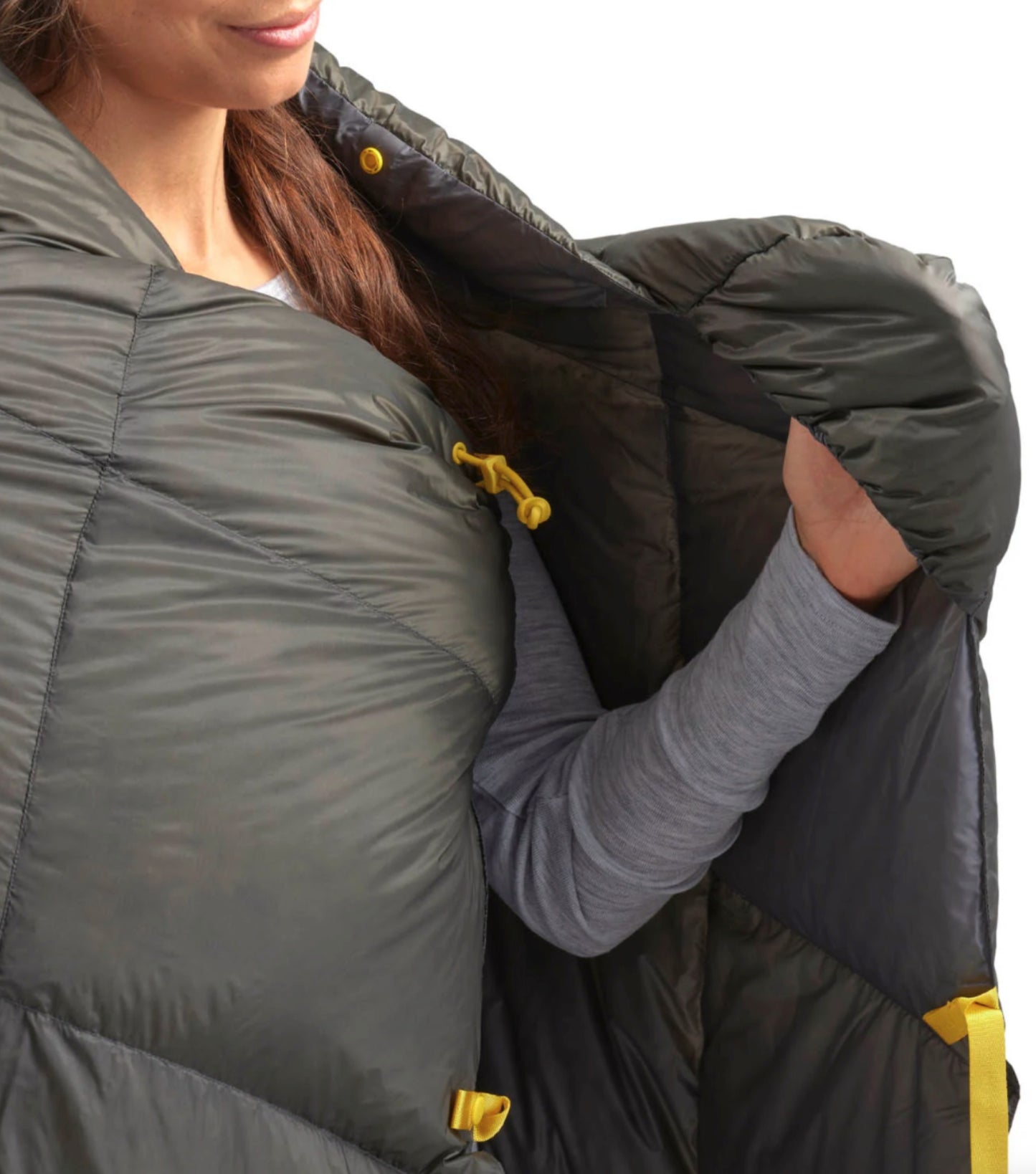 Recycled 10D nylon shell with a non-PFAS DWR finish and a 10D nylon liner for pure comfort