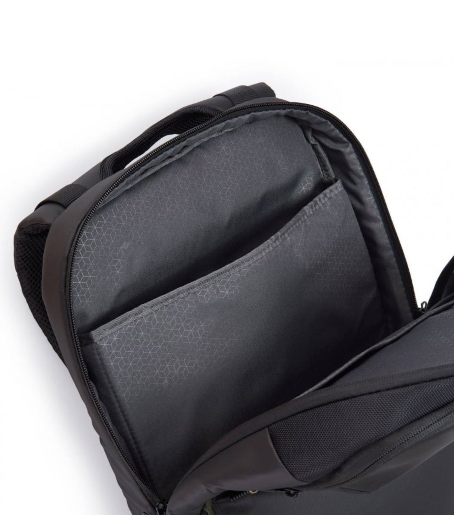 Laptop compartment at rear of bag